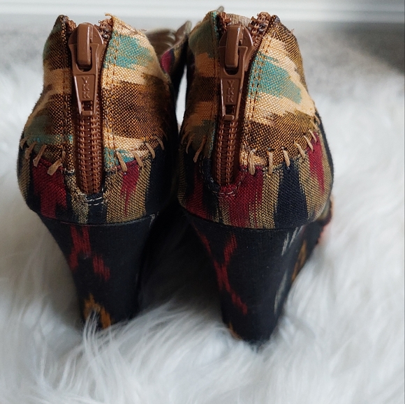 Unique Heels Design - Picture 4 of 4